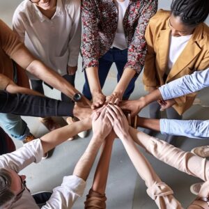 teambuilding-exercise-with-employees-different-ages-ethnicities
