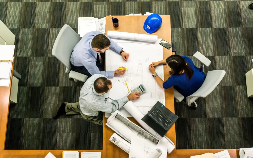 pexels-pixabay-416405-scaled medium-shot-colleagues-working-together